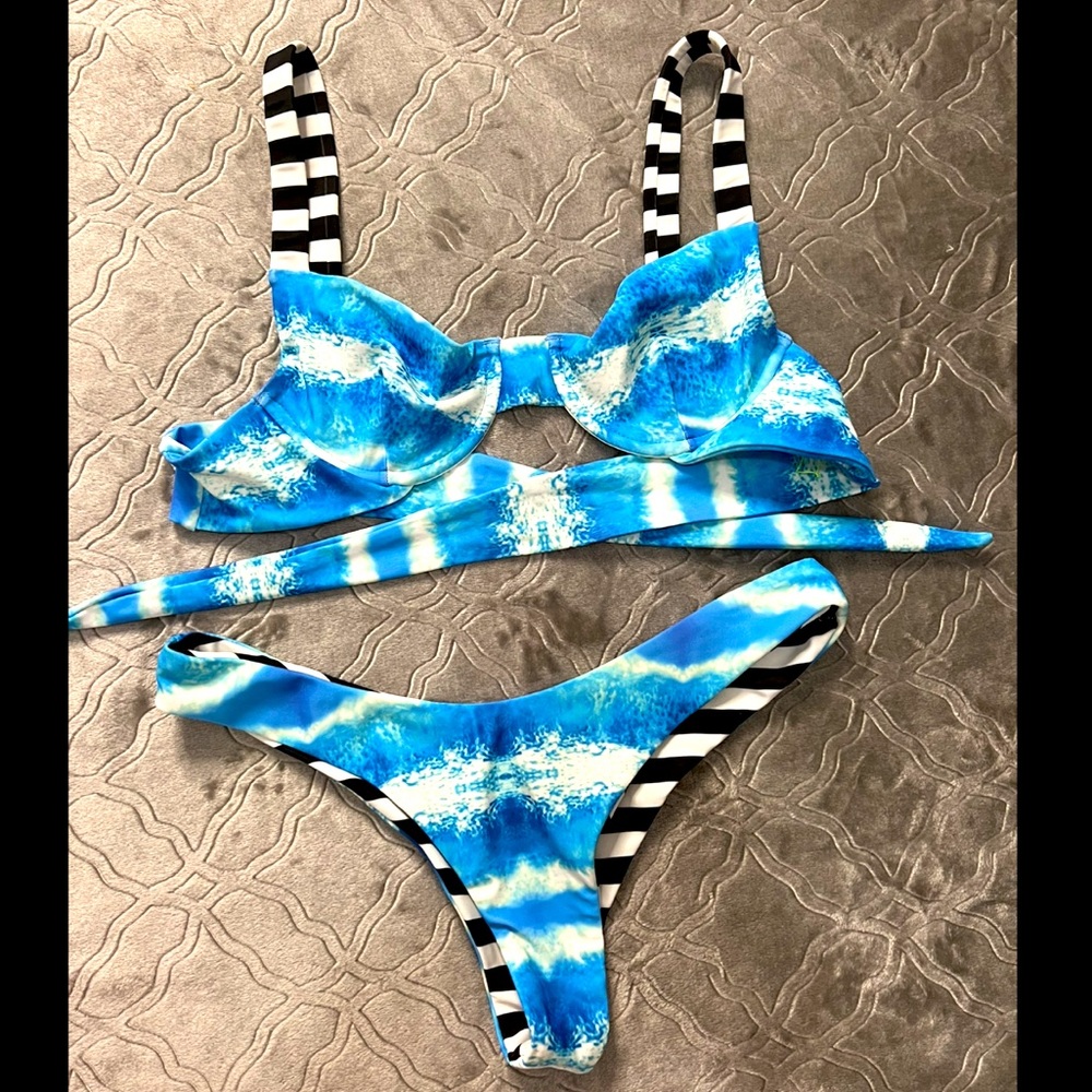 Moana bikini splashing pirate set size small